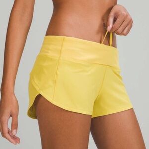 NWT! Lululemon Speed Up LR Short 2.5" Lined. Size 6, Color Soleil